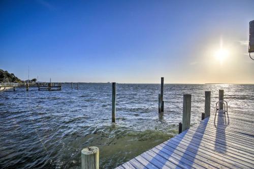 Stunning Bayfront Retreat with Pool, Spa and Dock! in Palmetto