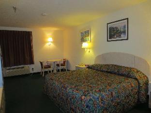 Pinckneyville Inn and Suites thumb 4