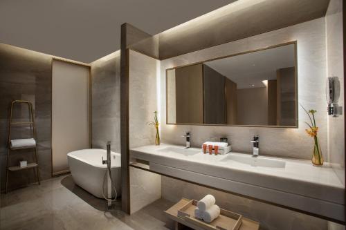 267318252 Crowne Plaza Fuzhou South by IHG