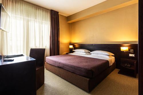 1 queen bed