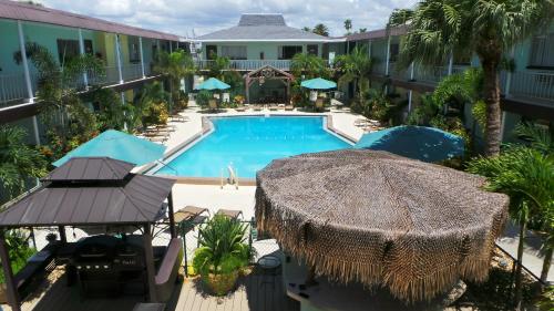 游泳池, 島屋度假村汽車旅館 (Island House Resort Hotel) in 佛羅里達州雷丁頓肖爾斯(FL)