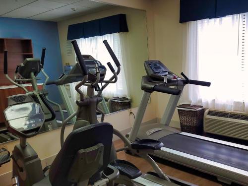 Holiday Inn Express & Suites Wilson-Downtown by IHG
