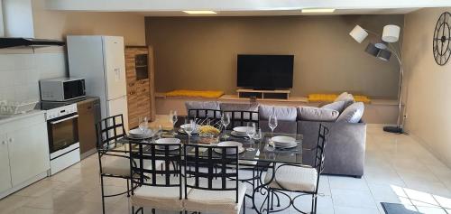 Maison de 120 m2 - BIZY Family -Gîtes gîte à louer Charsonville