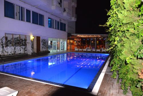 Kristal Beach Hotel - image 4