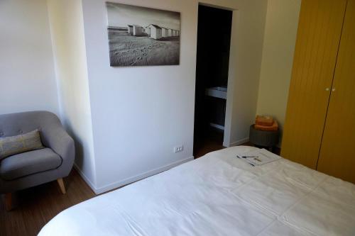 1 king bed, 1 sofa bed