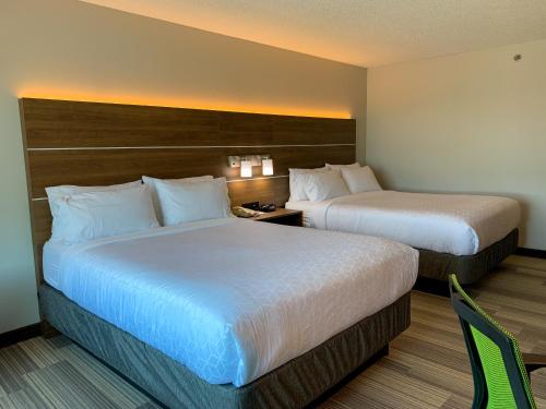 Holiday Inn Express & Suites Lexington Downtown Area-Keeneland by IHG in Lexington, USA