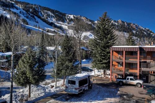 Silverglo Condos – Aspen, CO