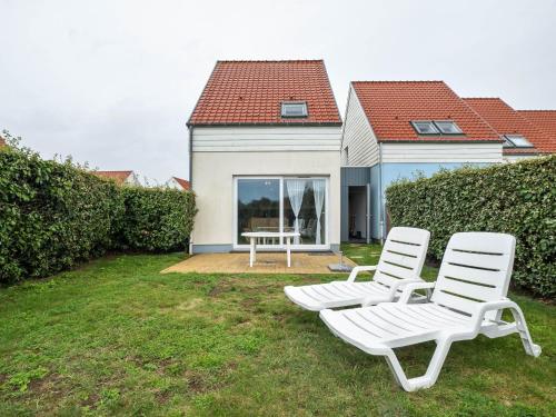 Snug Holiday Home in Wimereux North France with Garden