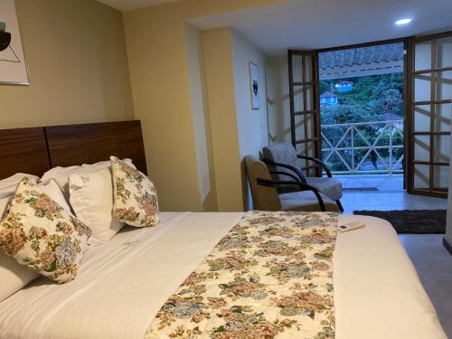 3 twin beds
