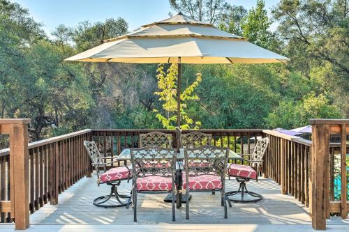 . Bright Gold Country Home Pool, Deck and Hot Tub!