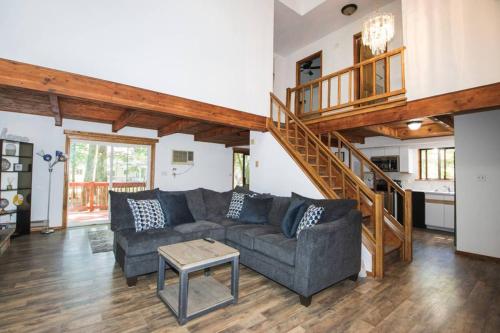 Entire 3 Bedroom Adventure Chalet, Near the best of the Poconos in East Stroudsburg, USA