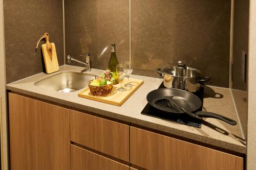 Фотография номера апарт отеля GATE STAY NIHONBASHI SUITENGUMAE