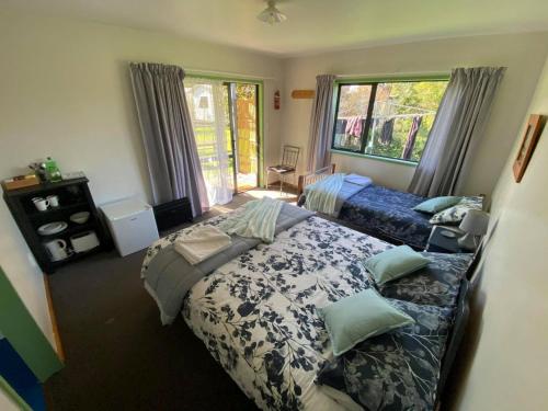 White Elephant Accomodation White Elephant Backpackers is perfectly located for both business and leisure guests in Motueka. The hotel has everything you need for a comfortable stay. Facilities like luggage storage, Wi-Fi in pub