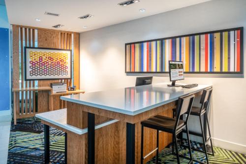 Holiday Inn Express & Suites Atlanta Airport NE - Hapeville, an IHG Hotel