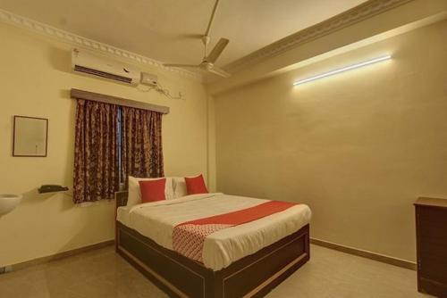 HOTEL DAMODAR INN
