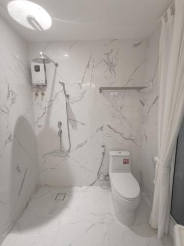 Double Bed Hotel – Bangkok, NY