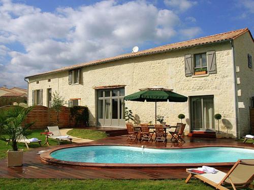 Luxurious villa with nice terrace in rural Chalais gîte à louer Chalais