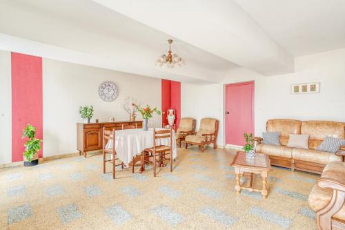 Instalaciones, Bocage in Madeleine-Saint-Leonard