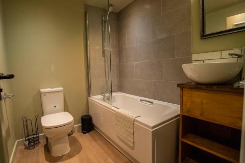 Kings Arms Hotel - image 14