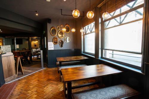 Kings Arms Hotel - main image