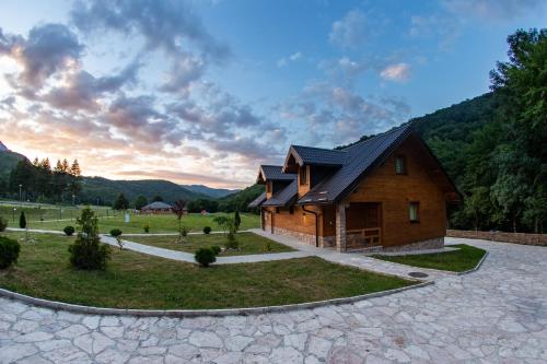 Tuvākā izklaides vieta, Vila "Maglić" (Vila "Maglic") in Tjentište