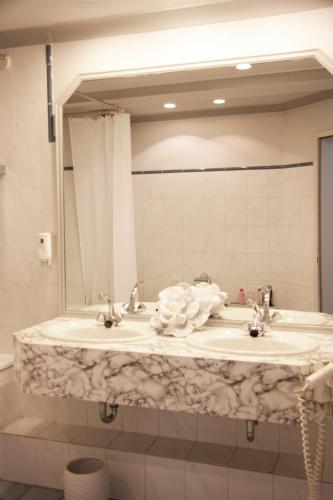 Centro Hotel Royal - image 10