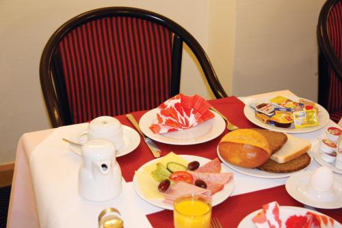 Centro Hotel Royal - image 12