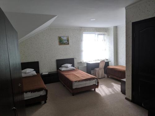 3 twin beds