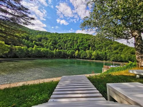 Tuvākā izklaides vieta, Vila "Maglić" (Vila "Maglic") in Tjentište