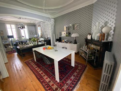 La Villa Desvaux de Marigny – Bordeaux, FL