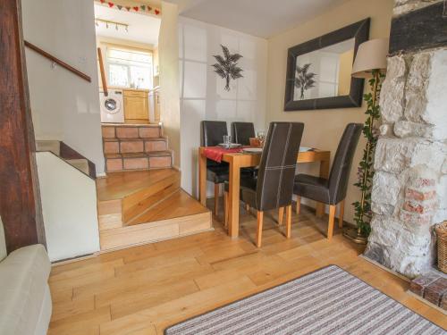 Fleur Cottage - image 4