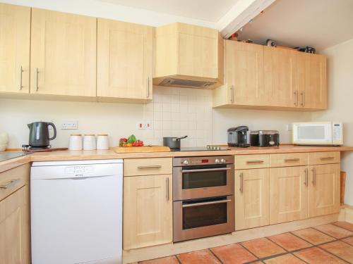 Fleur Cottage - image 9