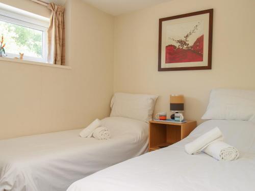 Fleur Cottage - image 13