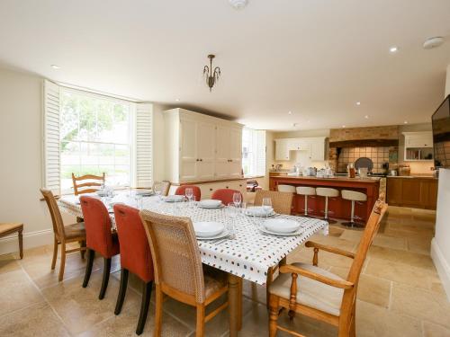 Shifford Manor Farm - main image