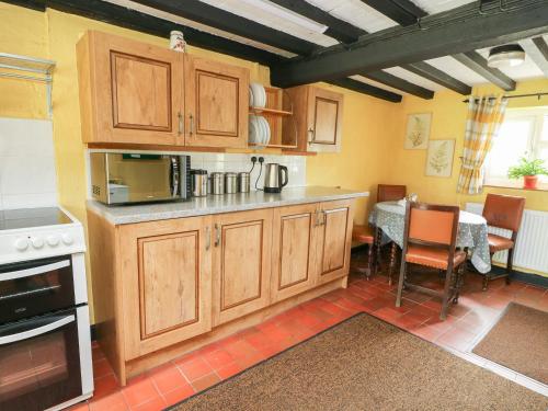 Caerau Farm House in Landinama