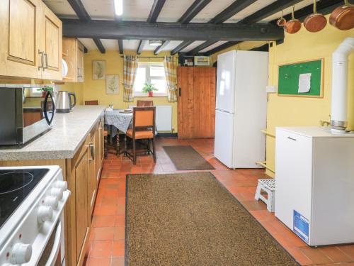 Caerau Farm House in Landinama