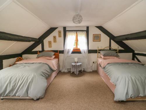 Caerau Farm House in Landinama