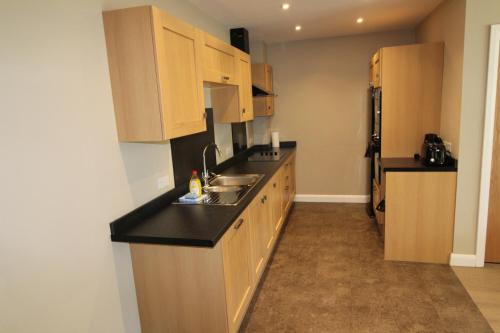 Kitchen, Plawsworth Aparthotel in Plawsworth