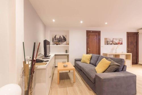 Beautiful 4pax apartment in Malasaña