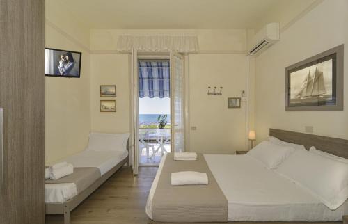 Hotel Lungomare - image 14