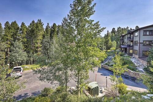 Bright Breck Condo - Walk to Shuttle and Main Street