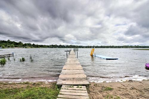 Lakefront Retreat with Boat Rentals, Beach and Bar