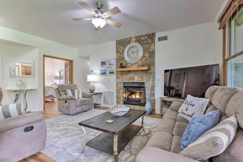 Mountain Air Condo with View in Blue Ridge Mountains in Burnsville, USA