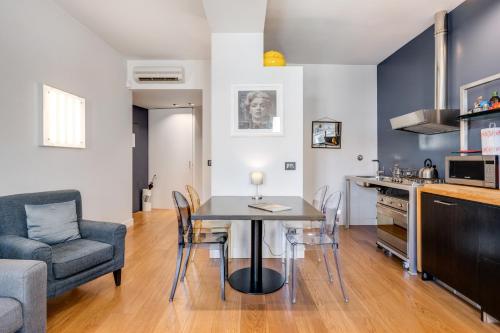 Piazza Santa Croce Design Apartment with Balcony