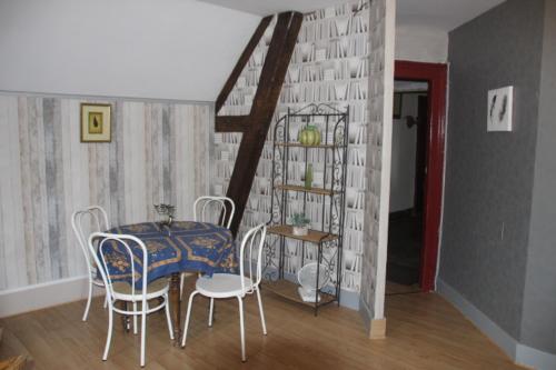 Suite dans les dépendances du Château (Suite dans les dependances du Chateau) in Agonges