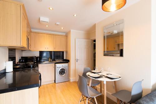 1-bedroom apartment with balcony, Hoddesdon 5