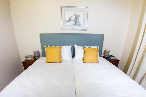 2 bedrooms, 4 beds