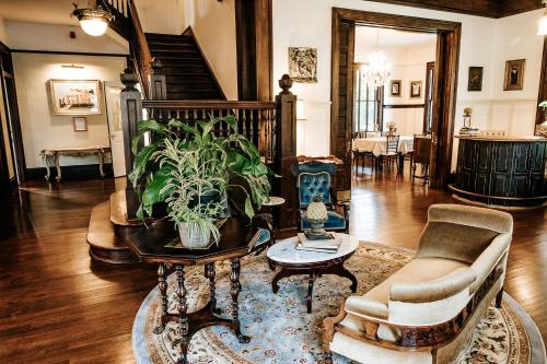 Heritage House Bed & Breakfast - Boutique Adults-Only Inn - 로비