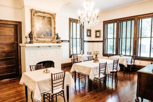 Heritage House Bed & Breakfast - Boutique Adults-Only Inn - 편의 시설/서비스