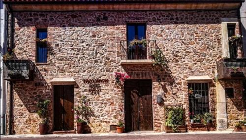 HOTEL RURAL TOCAMPAVI in Chillón